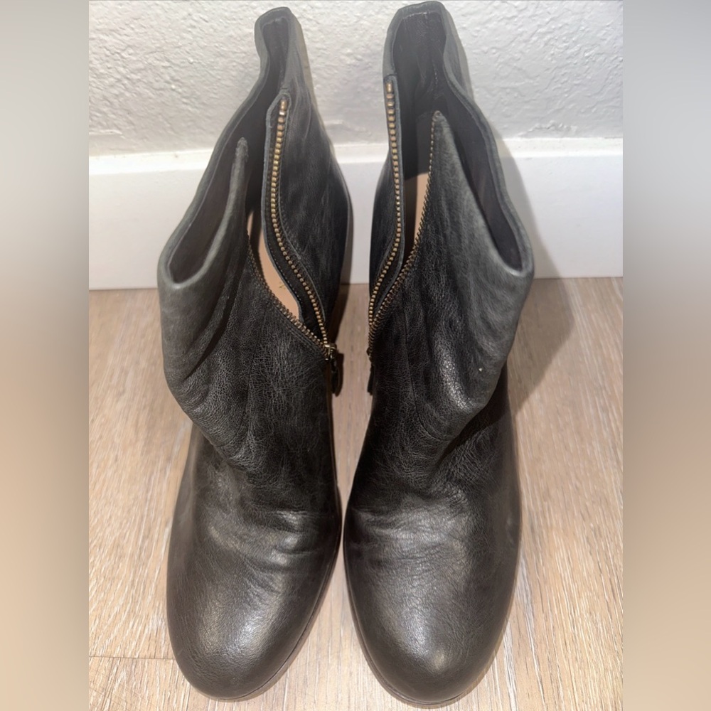 Cole Haan Solid Black Block Heel Size 10B Leather Zip up On Side